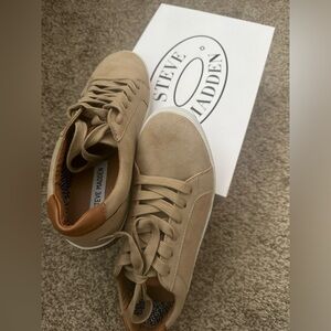 (NEW!!) Steve Madden Youth Big Boy's Size 5 BALLAM Sneakers